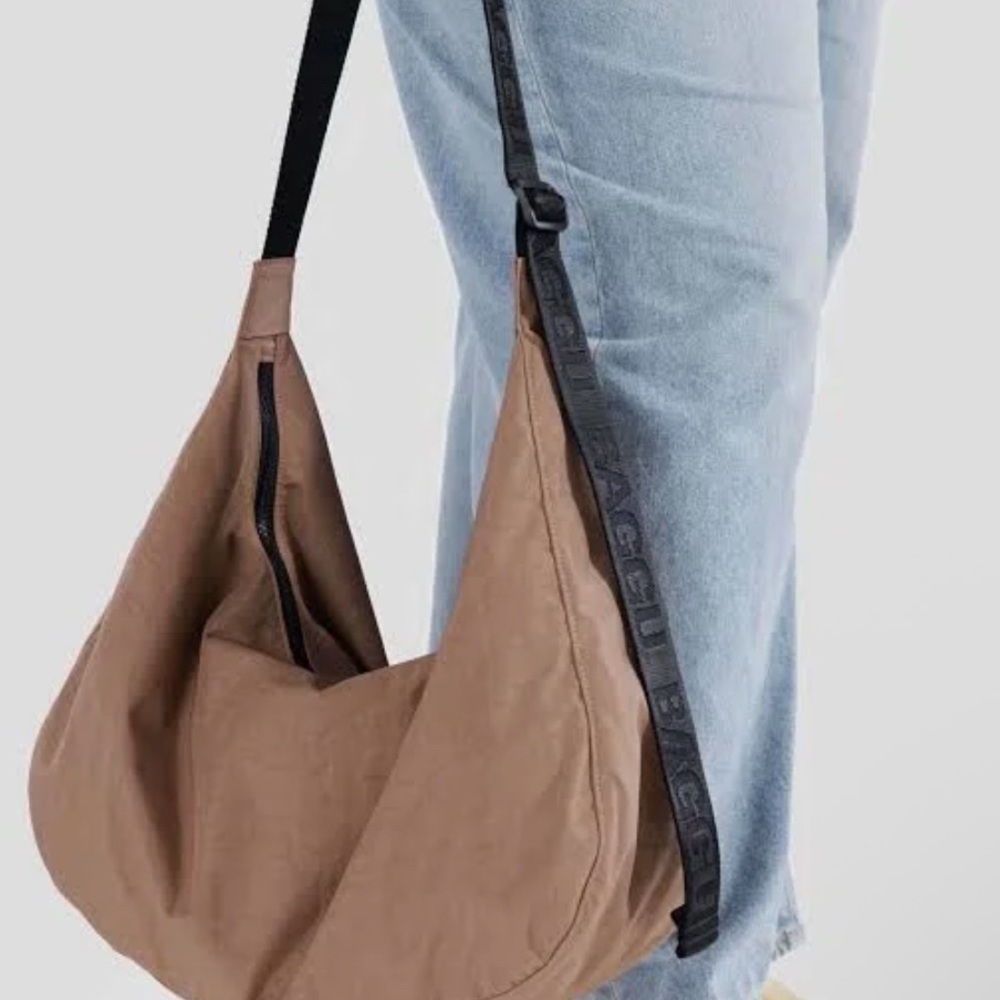 BAGGU Cocoa Large Crescent Bag